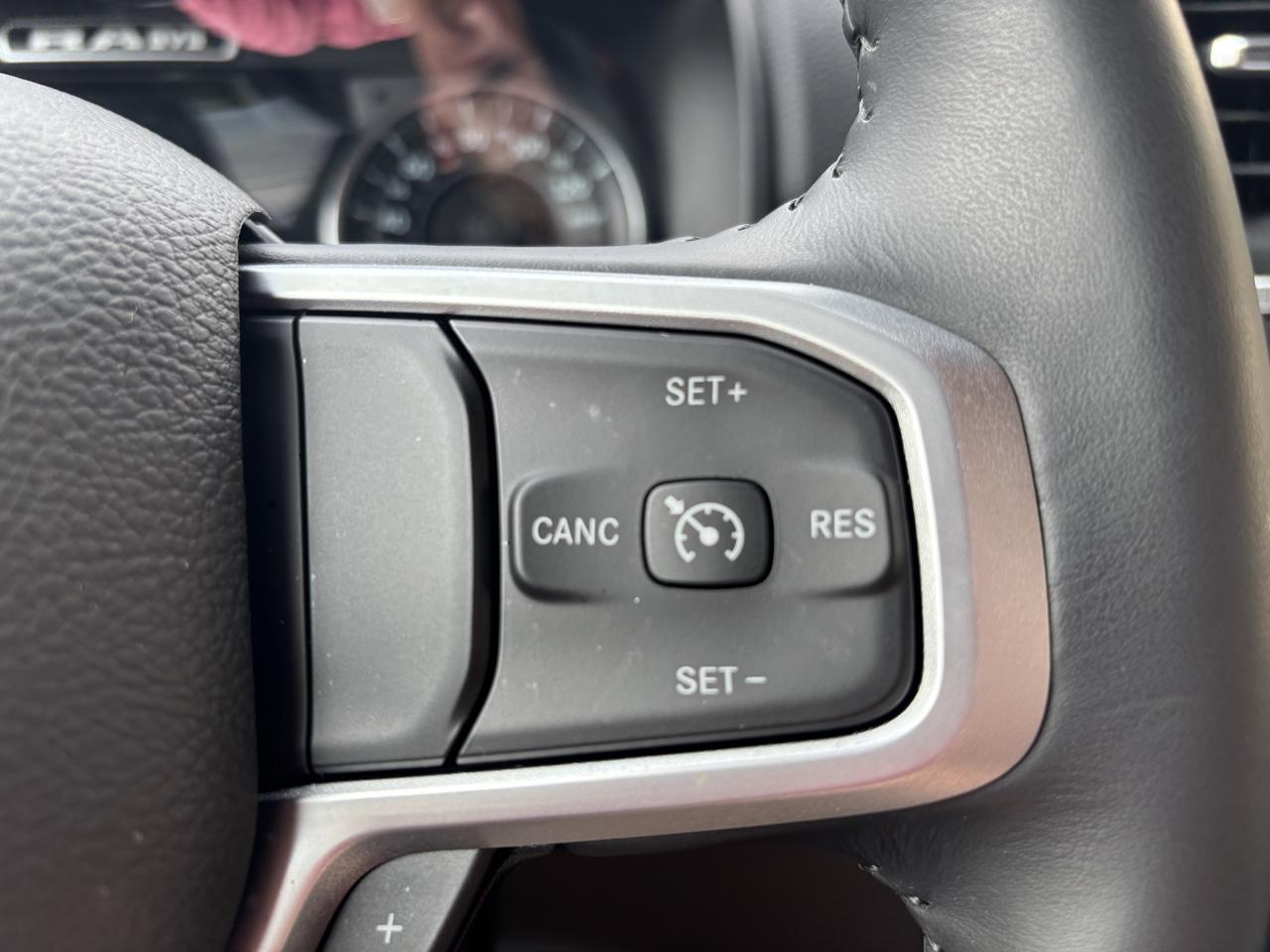 RAM 1500 Big Horn Crew Cab SWB 4WD 2022