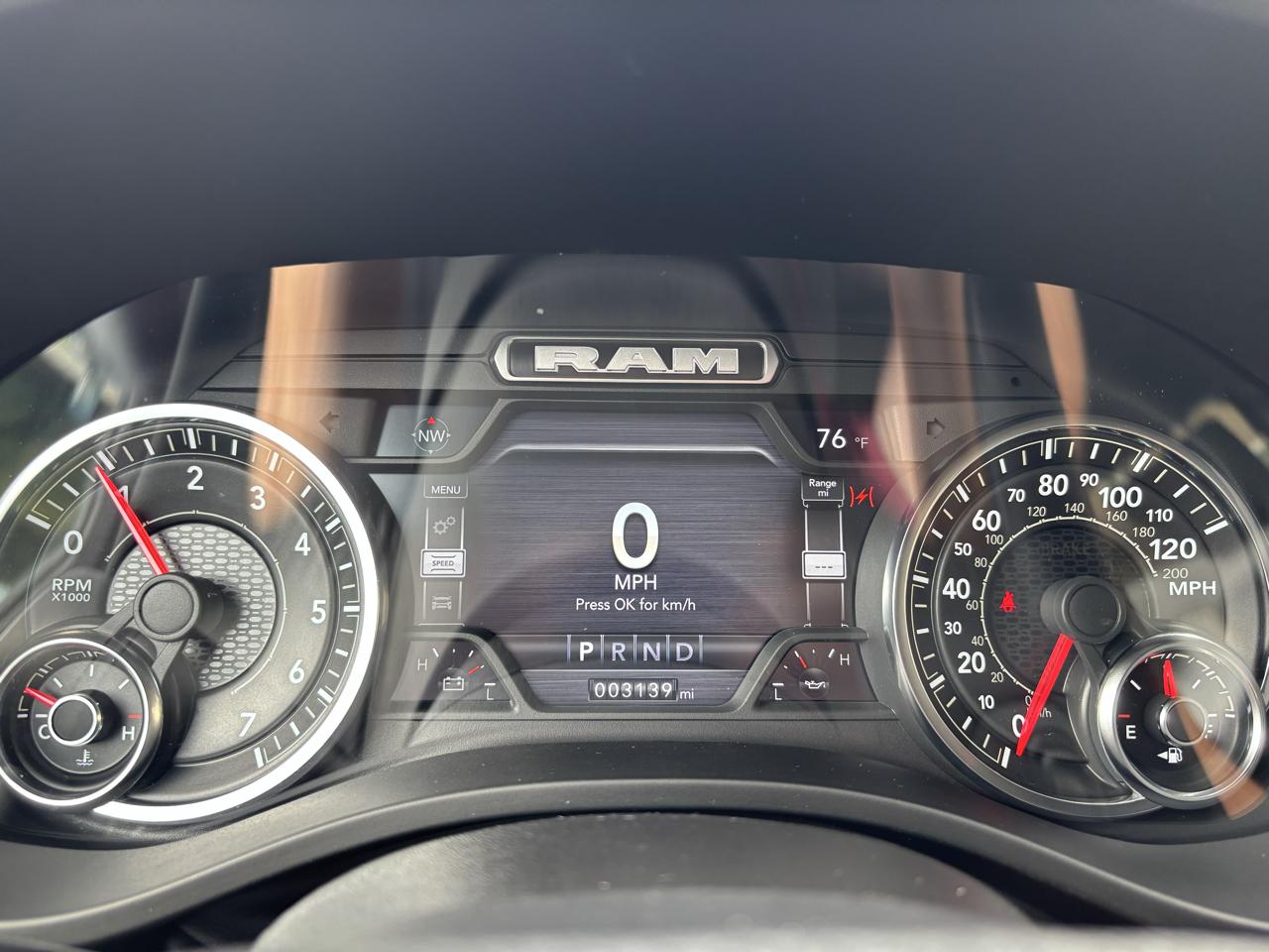 RAM 1500 Big Horn Crew Cab SWB 4WD 2022