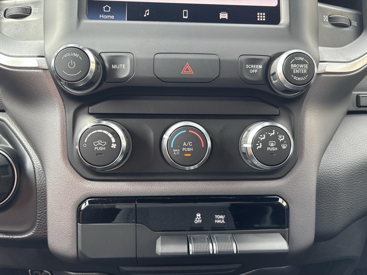 RAM 1500 Big Horn Crew Cab SWB 4WD 2022