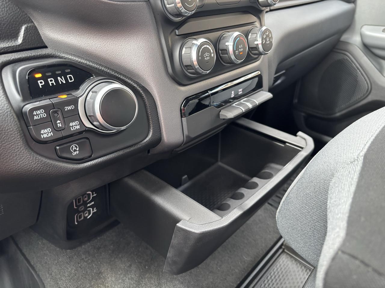 RAM 1500 Big Horn Crew Cab SWB 4WD 2022