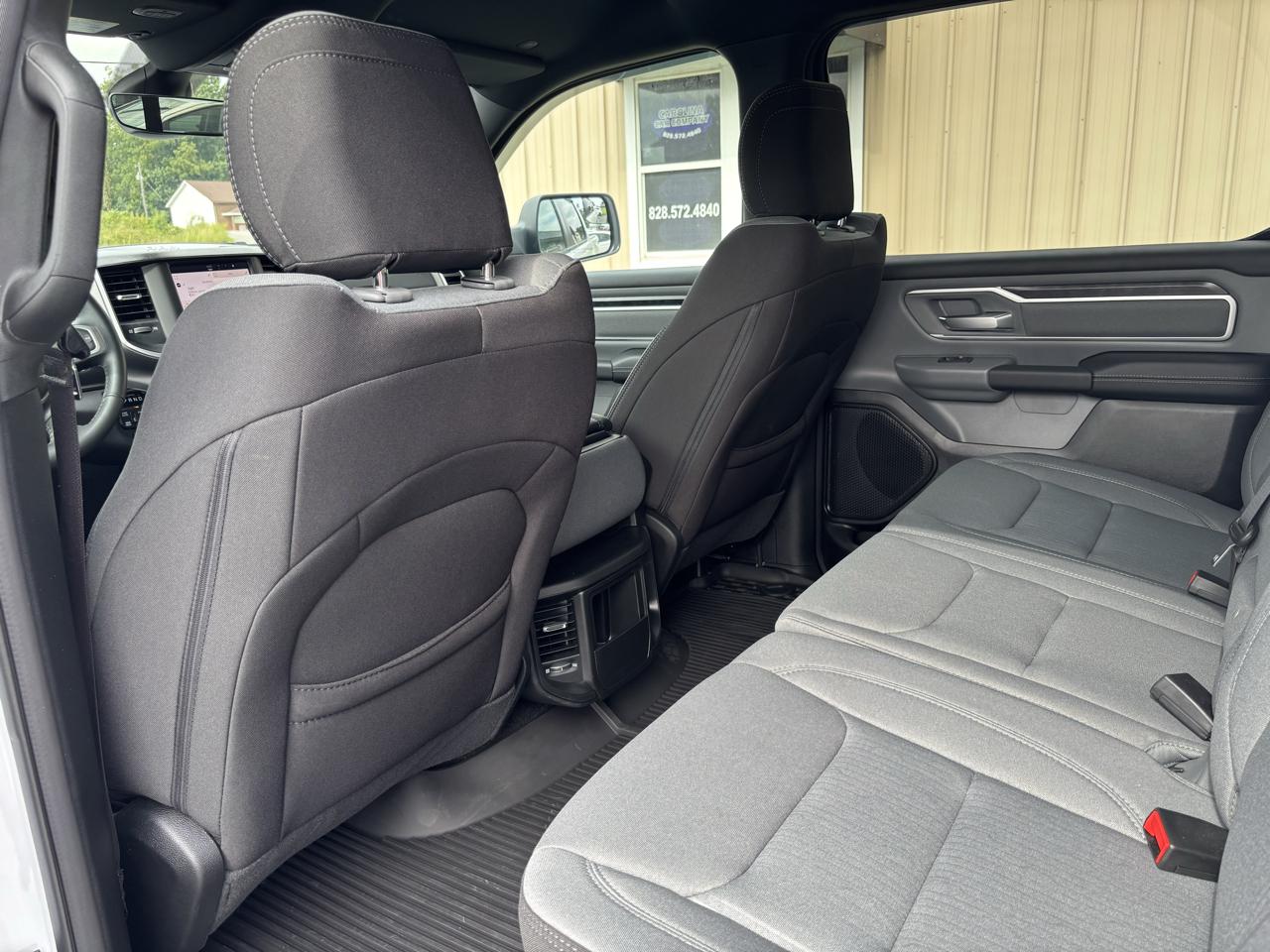 RAM 1500 Big Horn Crew Cab SWB 4WD 2022