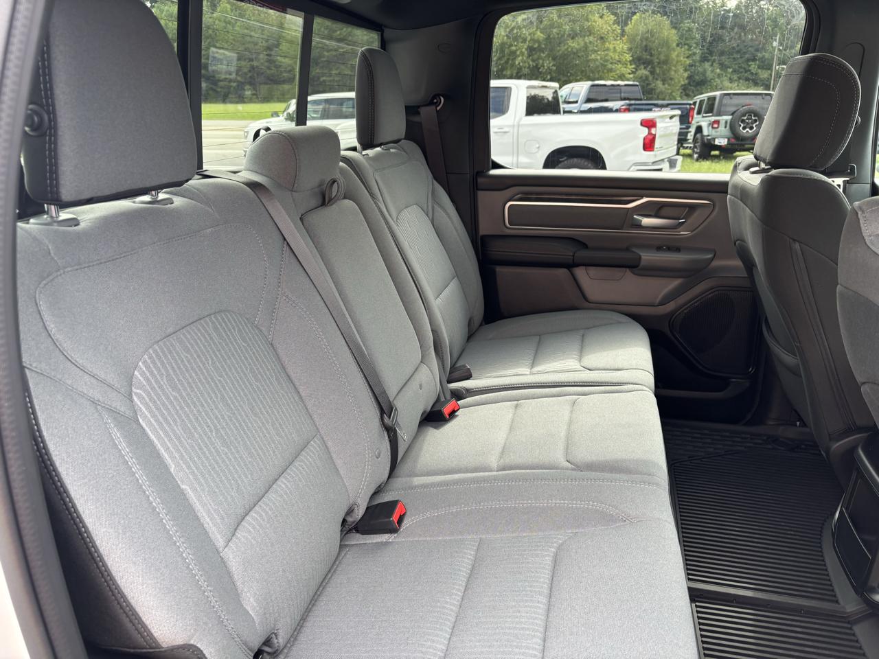 RAM 1500 Big Horn Crew Cab SWB 4WD 2022