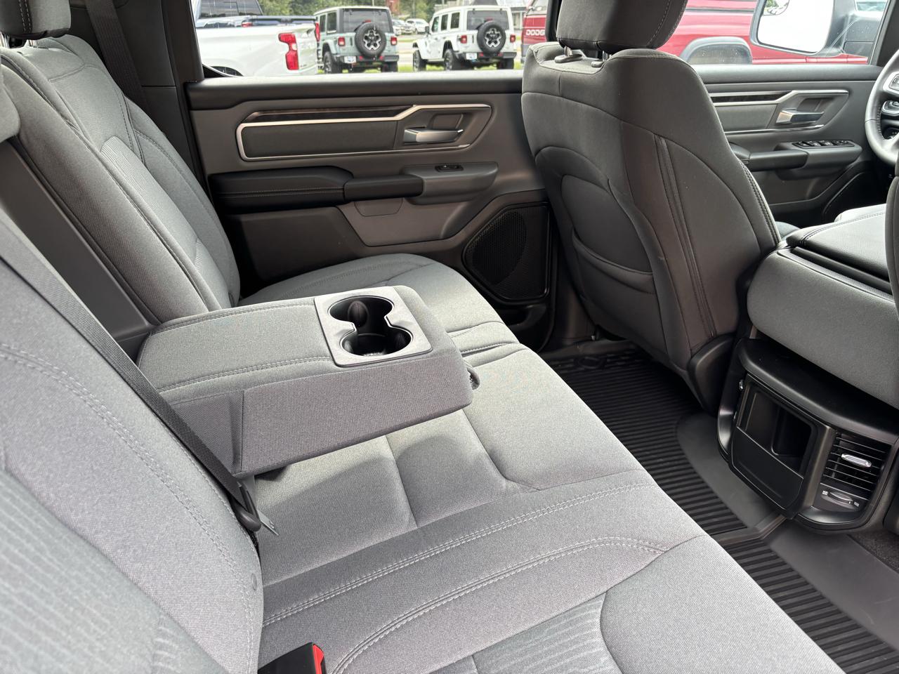 RAM 1500 Big Horn Crew Cab SWB 4WD 2022