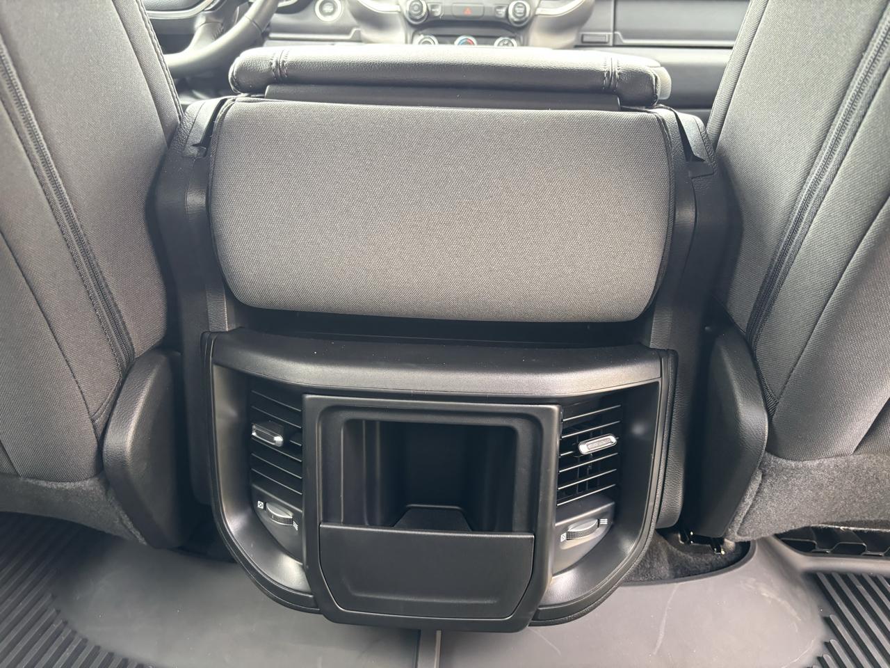 RAM 1500 Big Horn Crew Cab SWB 4WD 2022