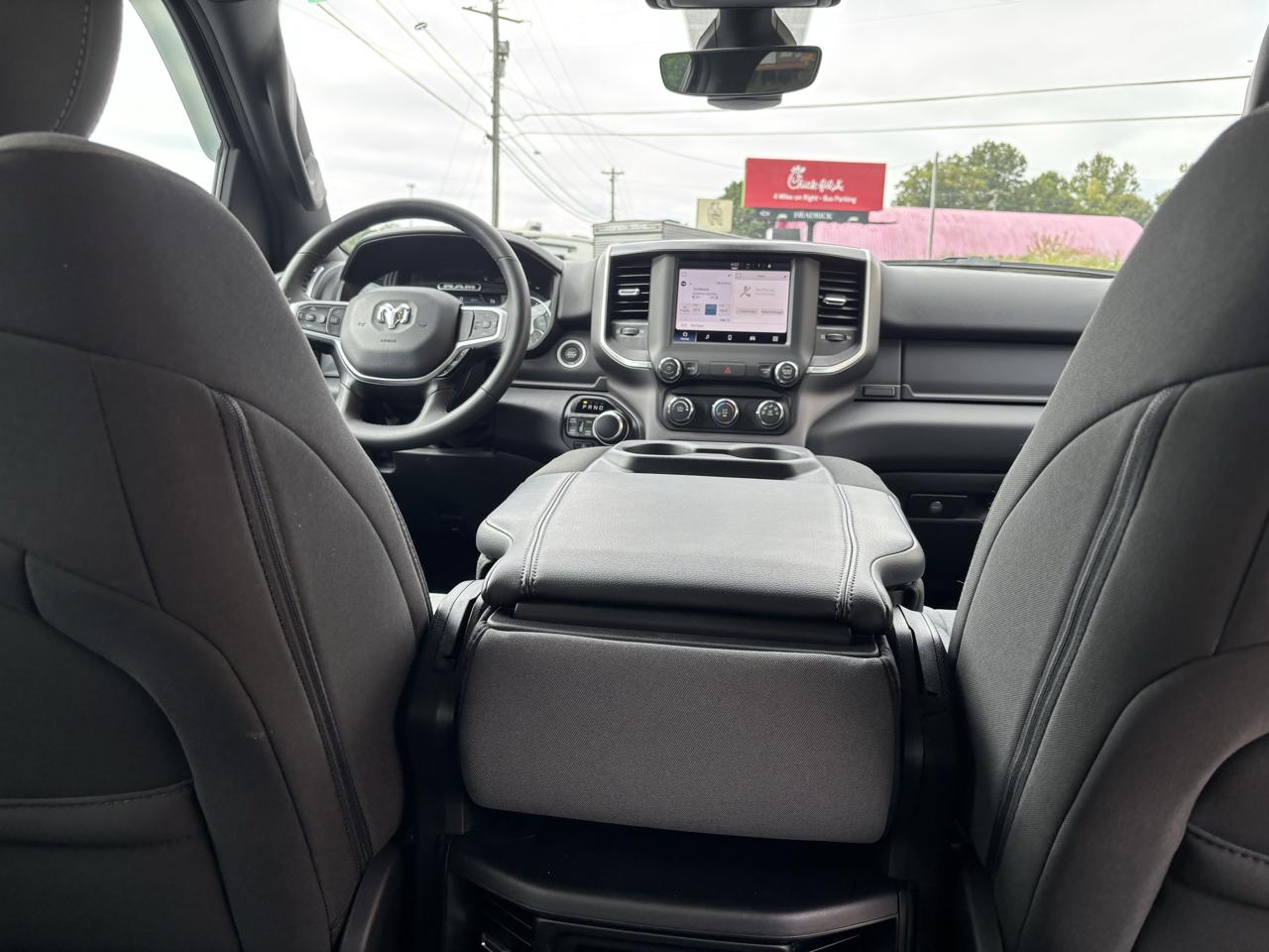 RAM 1500 Big Horn Crew Cab SWB 4WD 2022