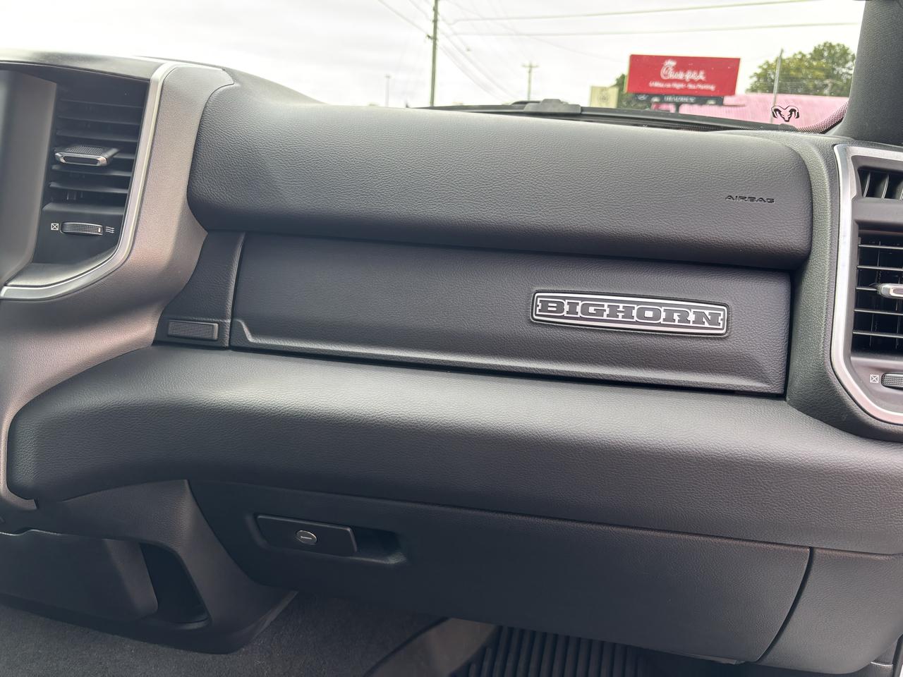 RAM 1500 Big Horn Crew Cab SWB 4WD 2022