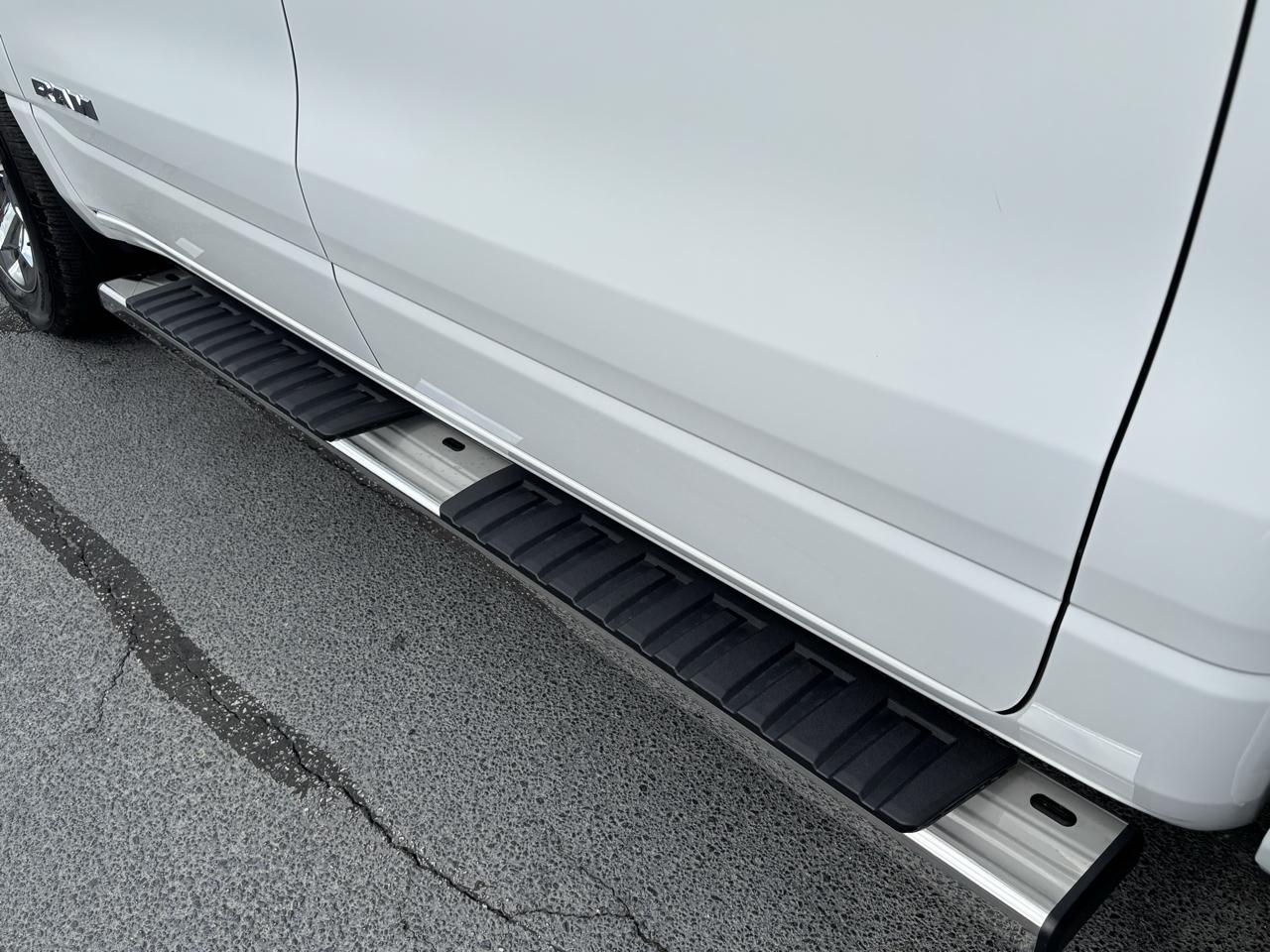 RAM 1500 Big Horn Crew Cab SWB 4WD 2022
