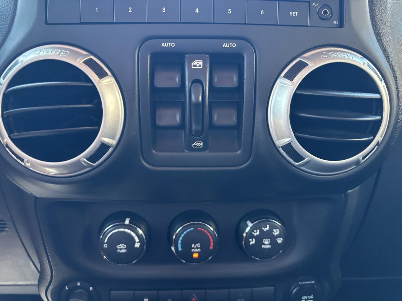 Jeep Wrangler Unlimited Sahara 4WD 2014