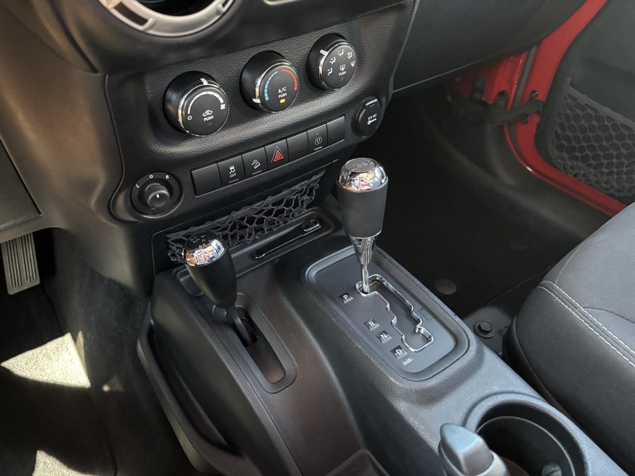 Jeep Wrangler Unlimited Sahara 4WD 2014