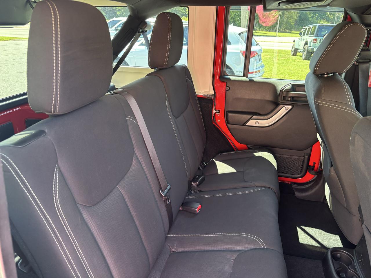Jeep Wrangler Unlimited Sahara 4WD 2014