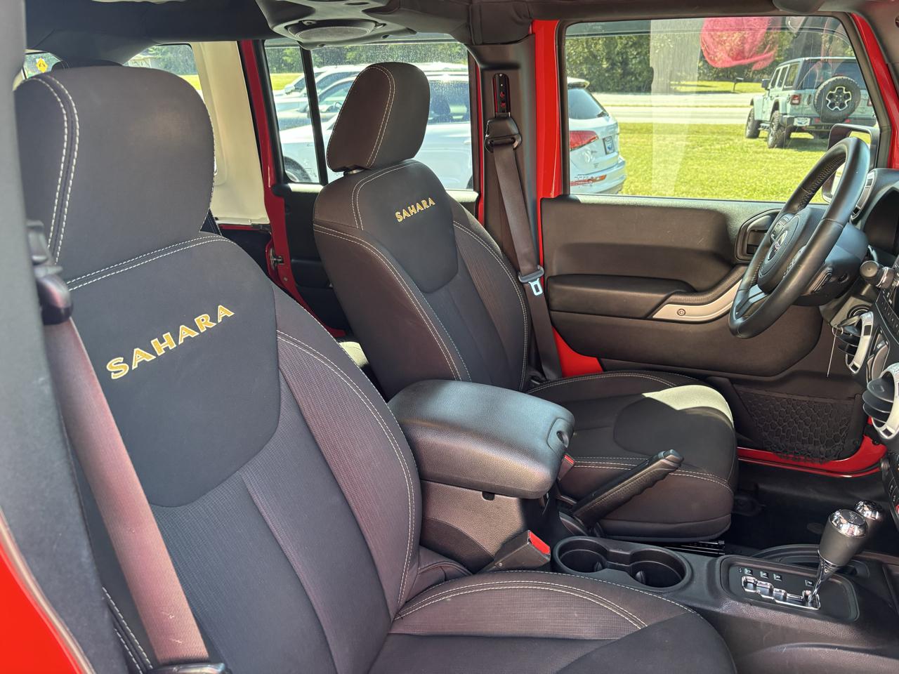 Jeep Wrangler Unlimited Sahara 4WD 2014