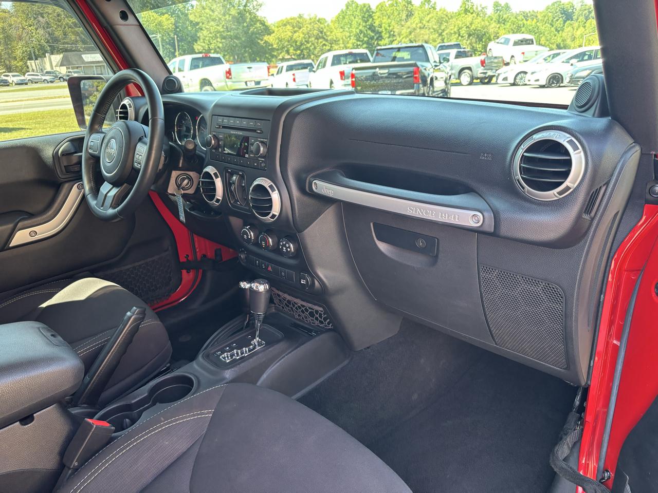 Jeep Wrangler Unlimited Sahara 4WD 2014