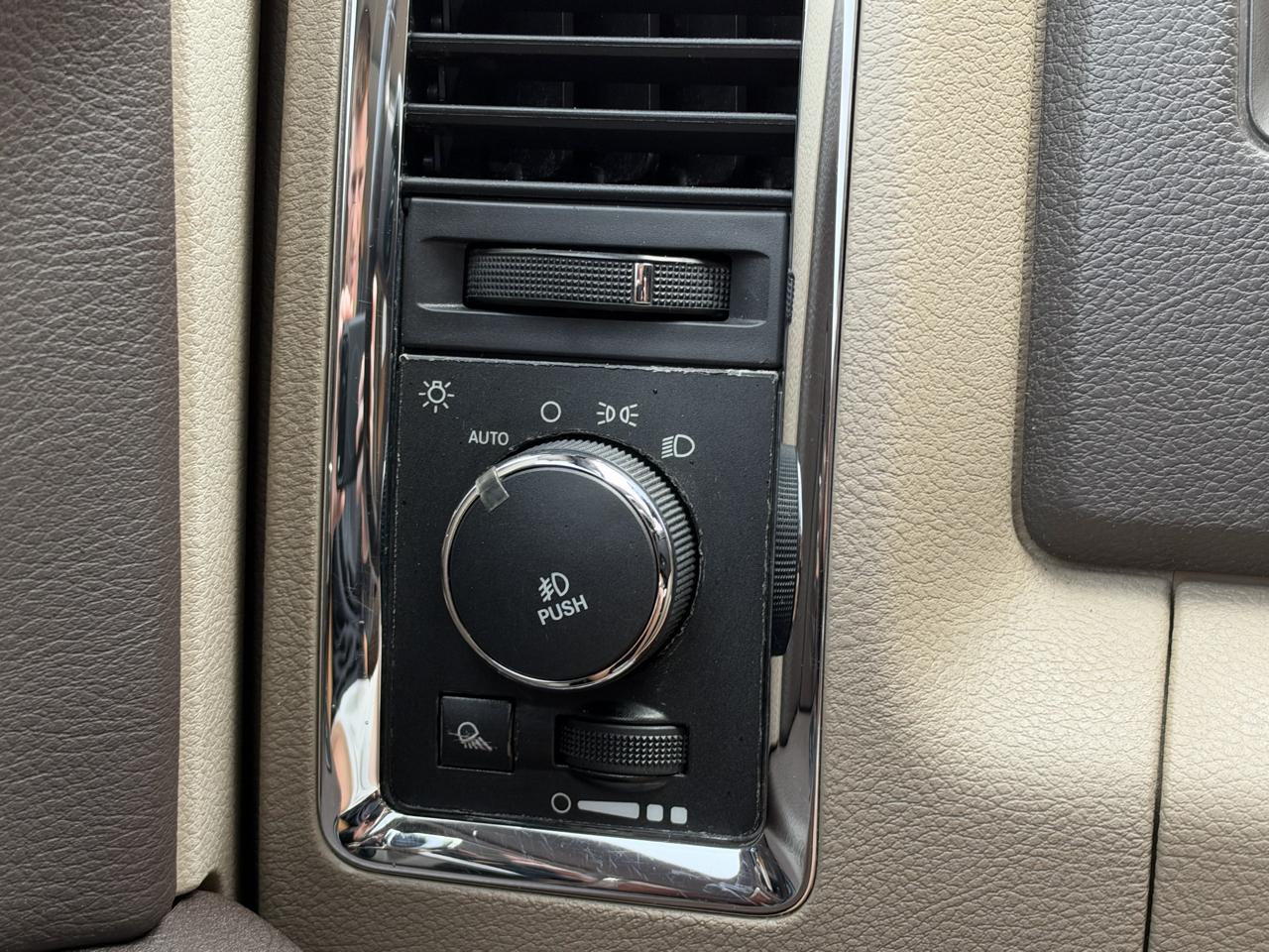RAM 3500 Laramie Crew Cab 4WD 2011