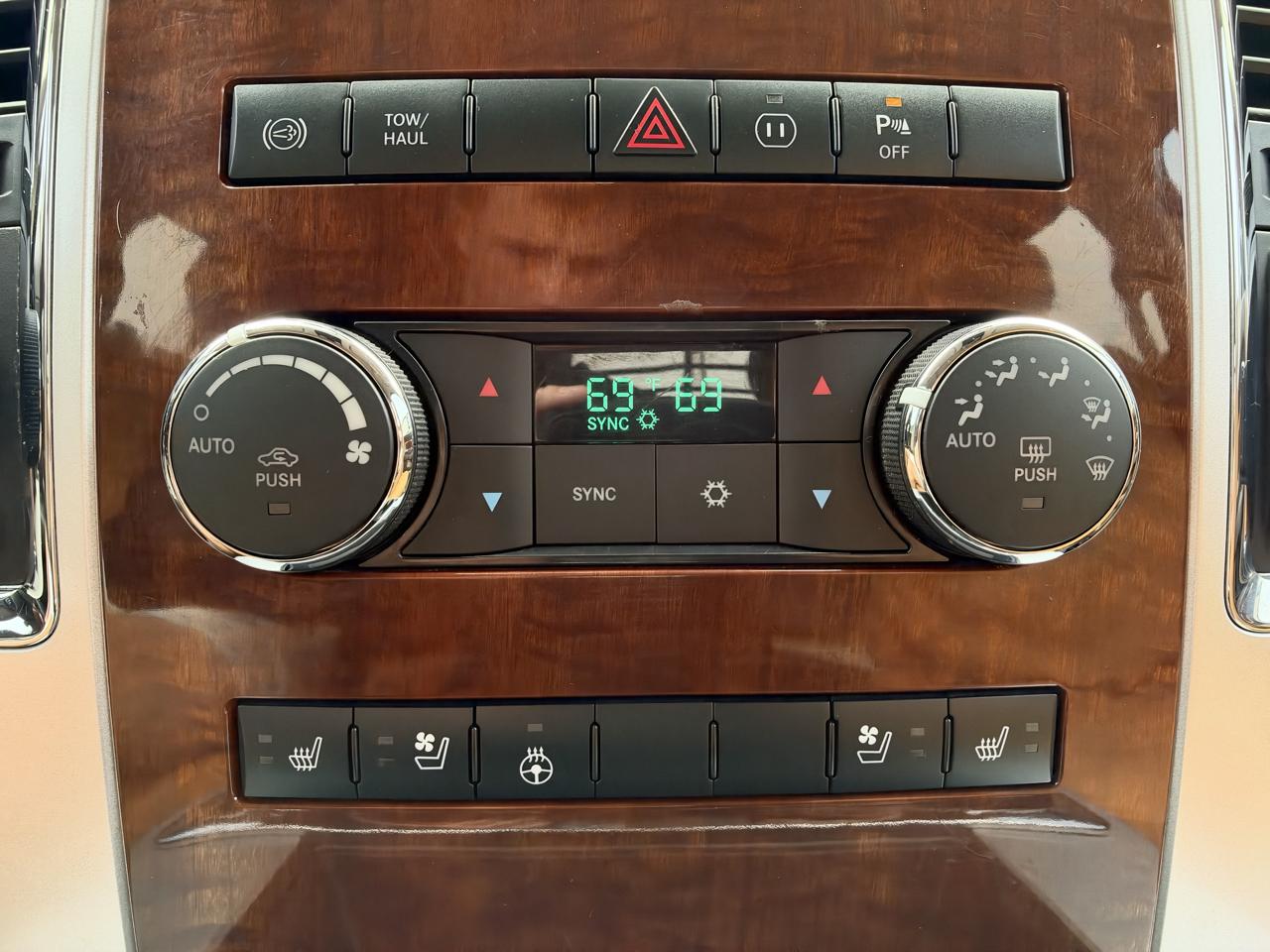 RAM 3500 Laramie Crew Cab 4WD 2011