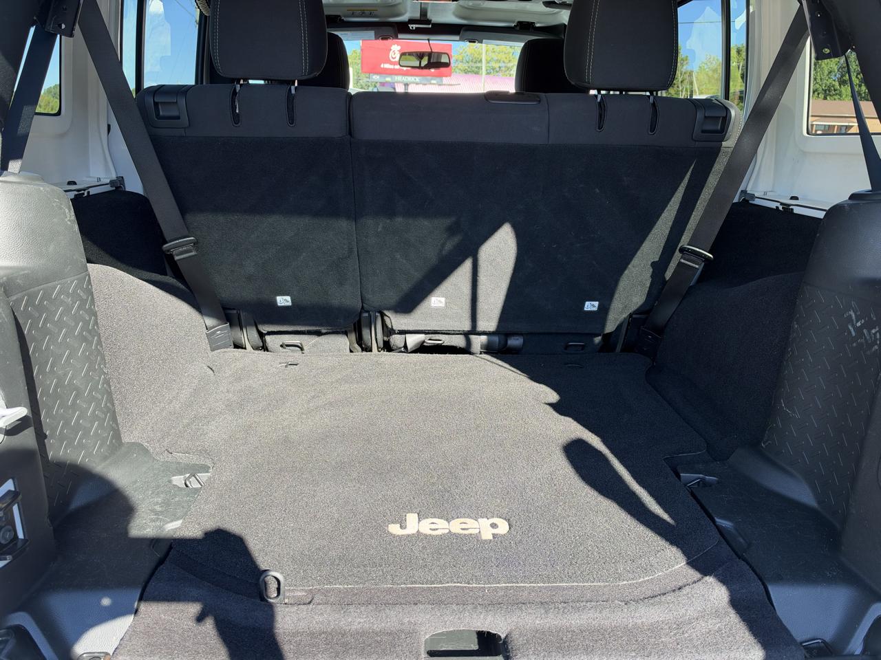 Jeep Wrangler Unlimited Sahara 4WD 2017