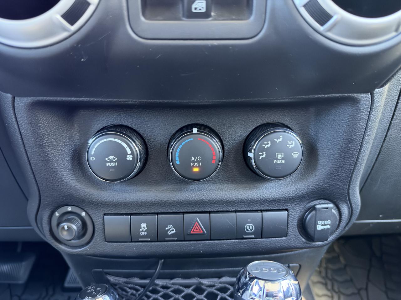Jeep Wrangler Unlimited Sahara 4WD 2017