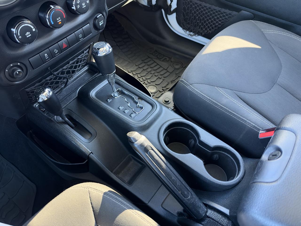 Jeep Wrangler Unlimited Sahara 4WD 2017