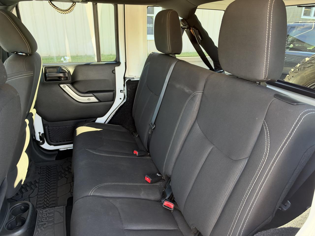 Jeep Wrangler Unlimited Sahara 4WD 2017