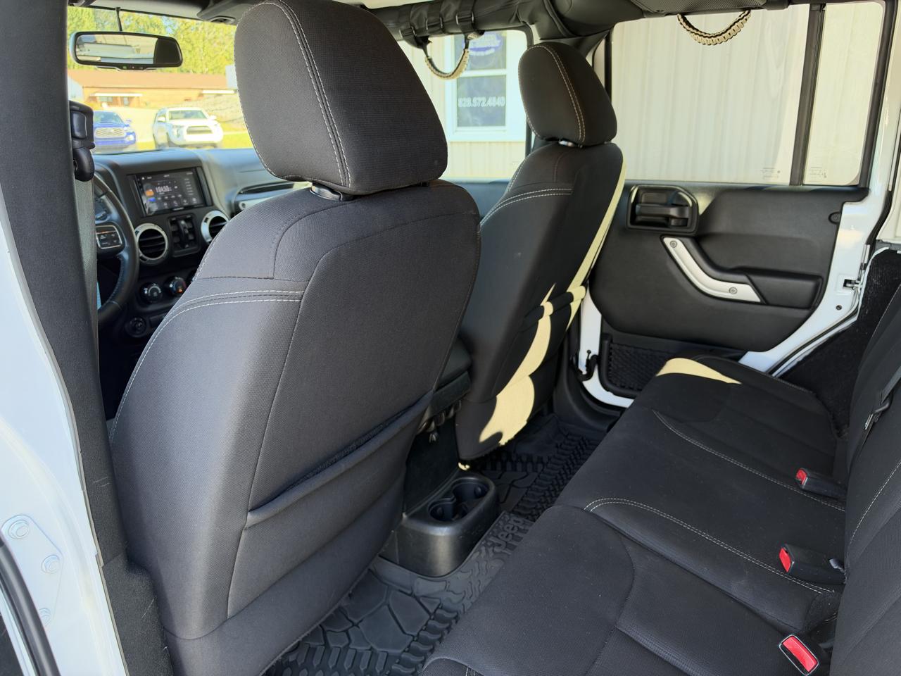 Jeep Wrangler Unlimited Sahara 4WD 2017