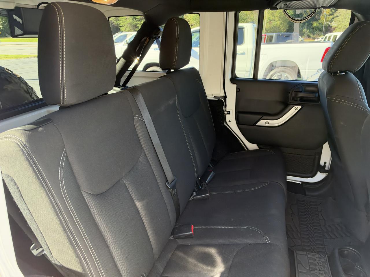 Jeep Wrangler Unlimited Sahara 4WD 2017
