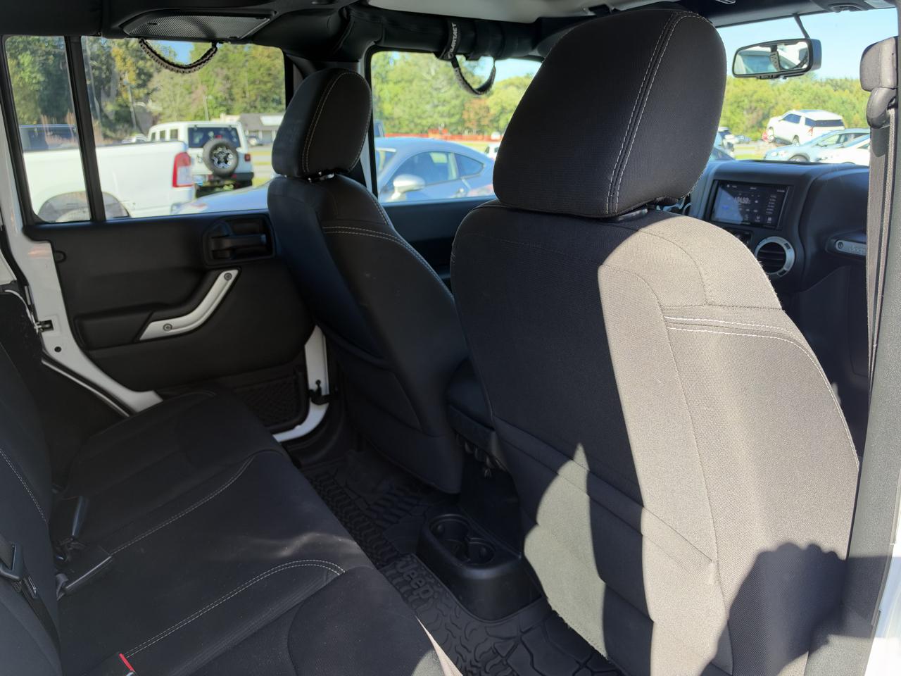 Jeep Wrangler Unlimited Sahara 4WD 2017