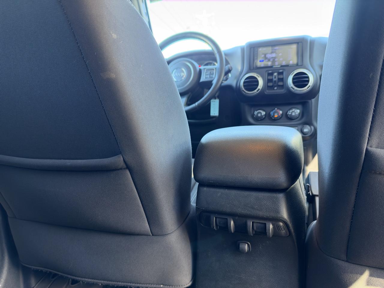Jeep Wrangler Unlimited Sahara 4WD 2017