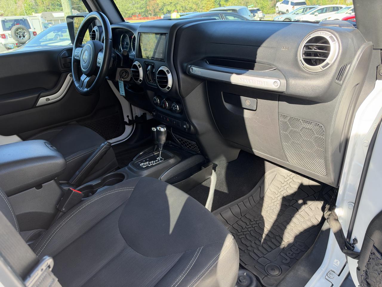 Jeep Wrangler Unlimited Sahara 4WD 2017