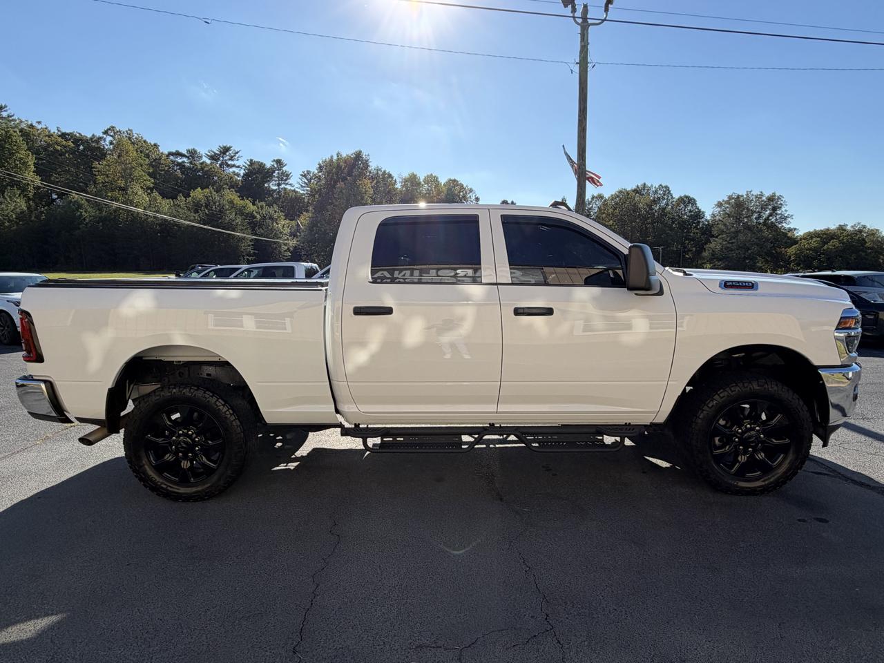 RAM 2500 Tradesman Crew Cab 4WD 2026