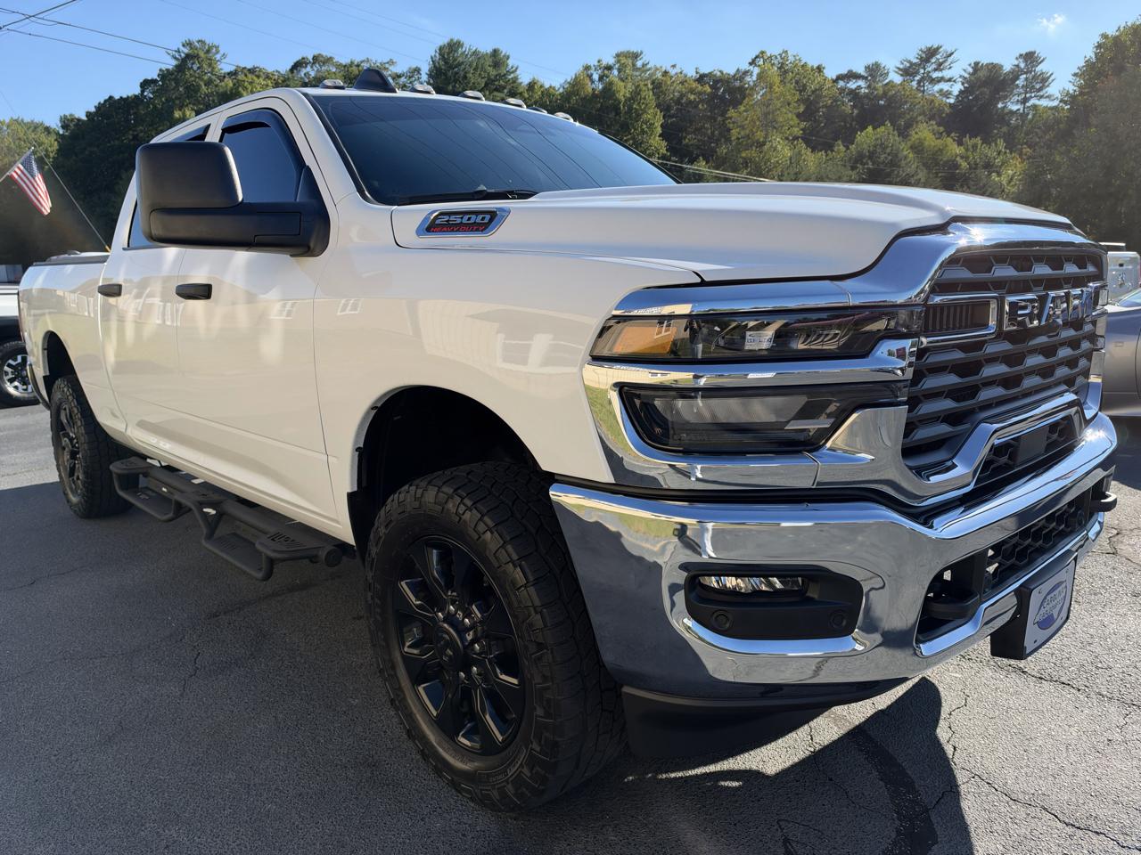 RAM 2500 Tradesman Crew Cab 4WD 2026