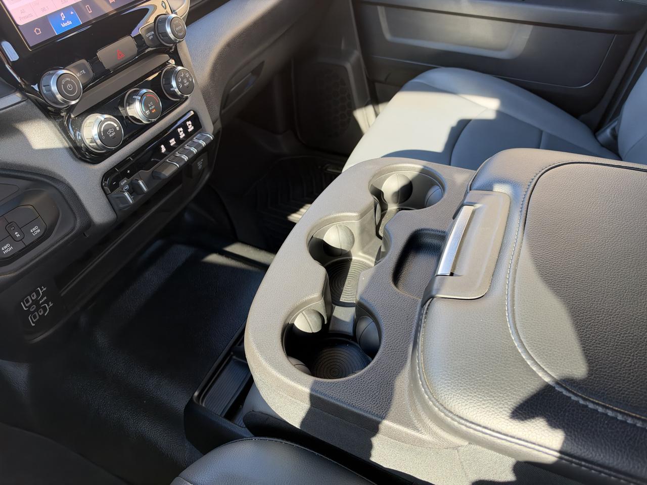 RAM 2500 Tradesman Crew Cab 4WD 2026