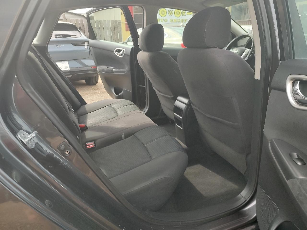 Nissan Sentra SR 4D Sedan 2014