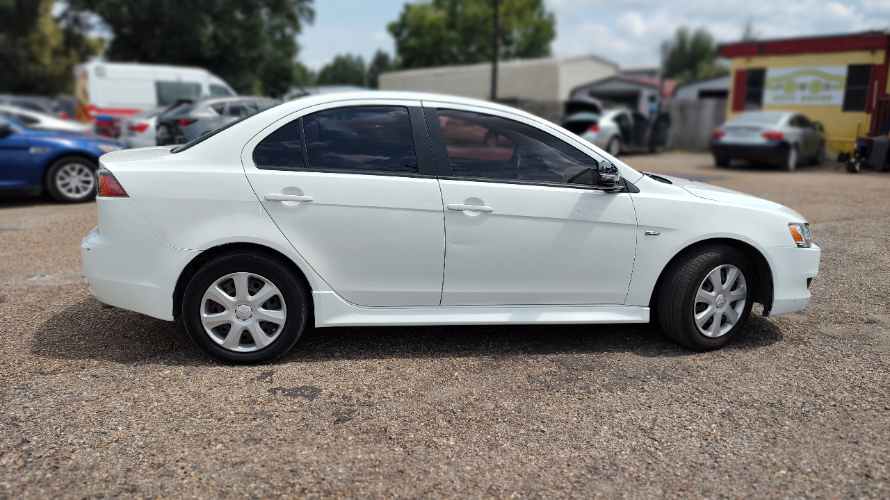Mitsubishi Lancer ES CVT 2015 Mitsubishi Lancer ES CVT 2015