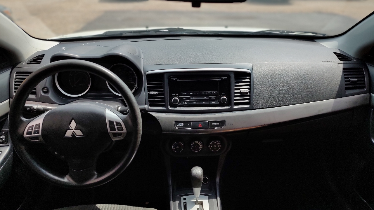Mitsubishi Lancer ES CVT 2015 Mitsubishi Lancer ES CVT 2015