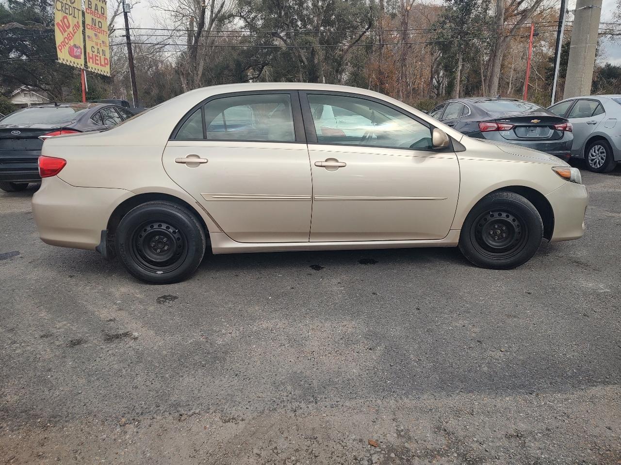 Toyota Corolla S 5-Speed MT 2011