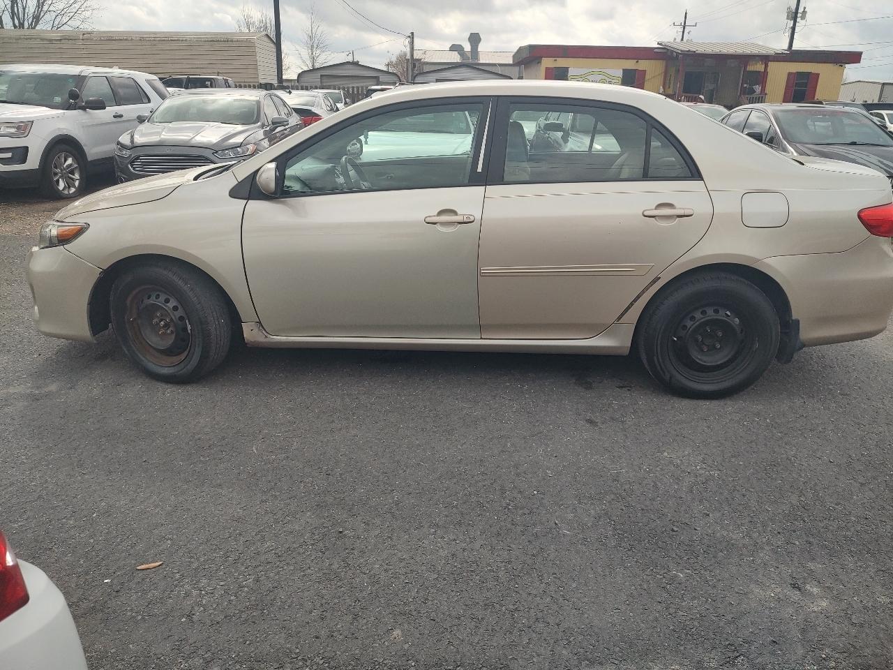 Toyota Corolla S 5-Speed MT 2011