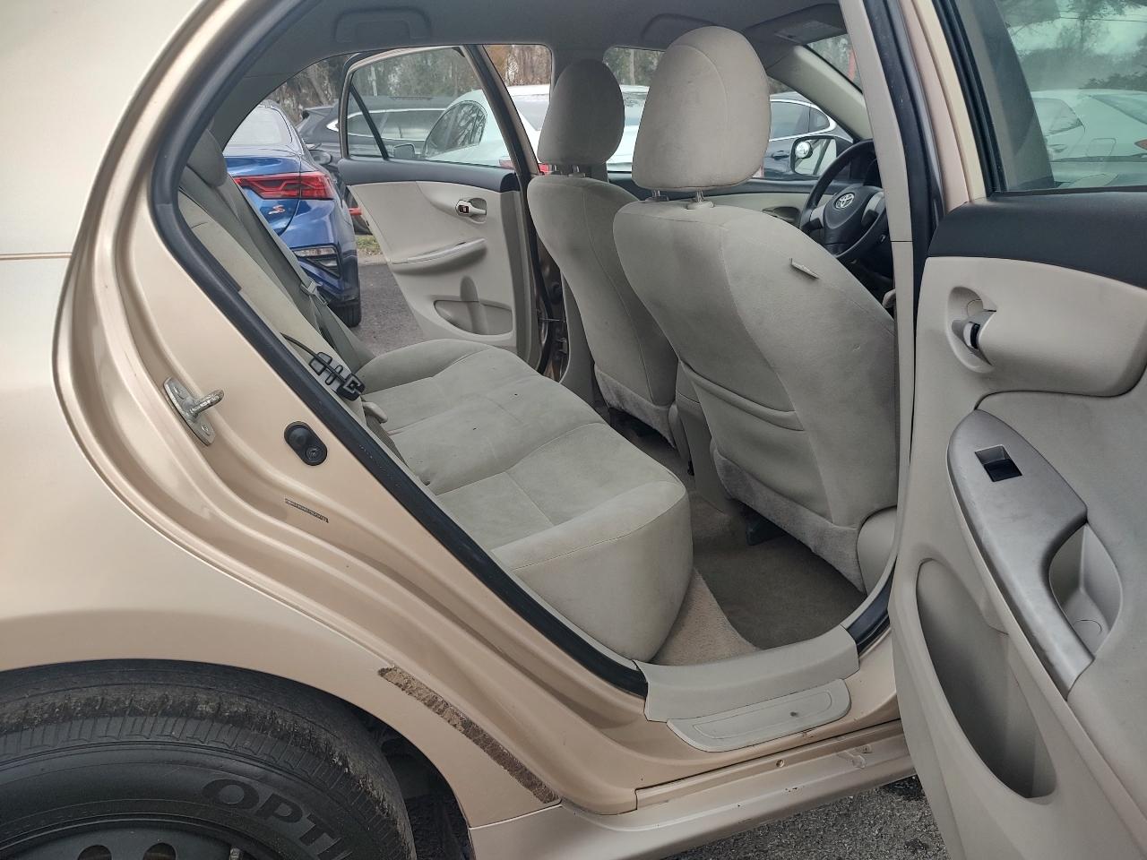 Toyota Corolla S 5-Speed MT 2011