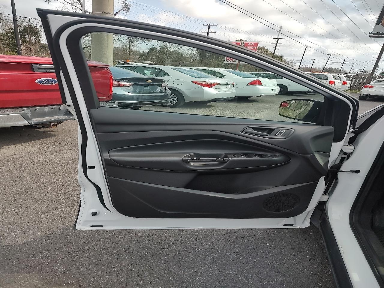 Ford Escape S FWD 2015