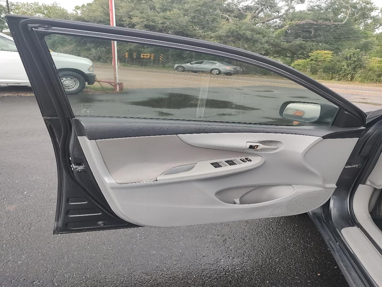 Toyota Corolla S 5-Speed MT 2013