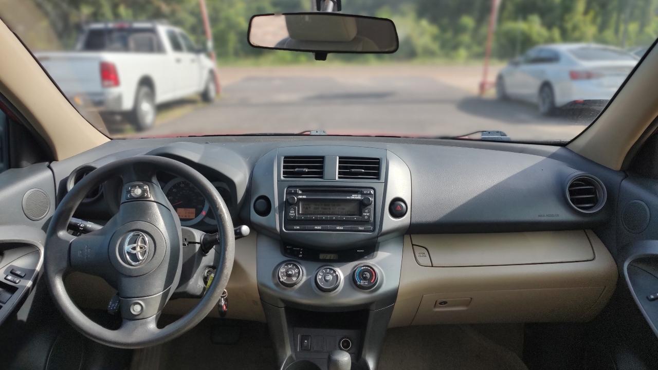 Toyota RAV4 Base I4 2WD 2012