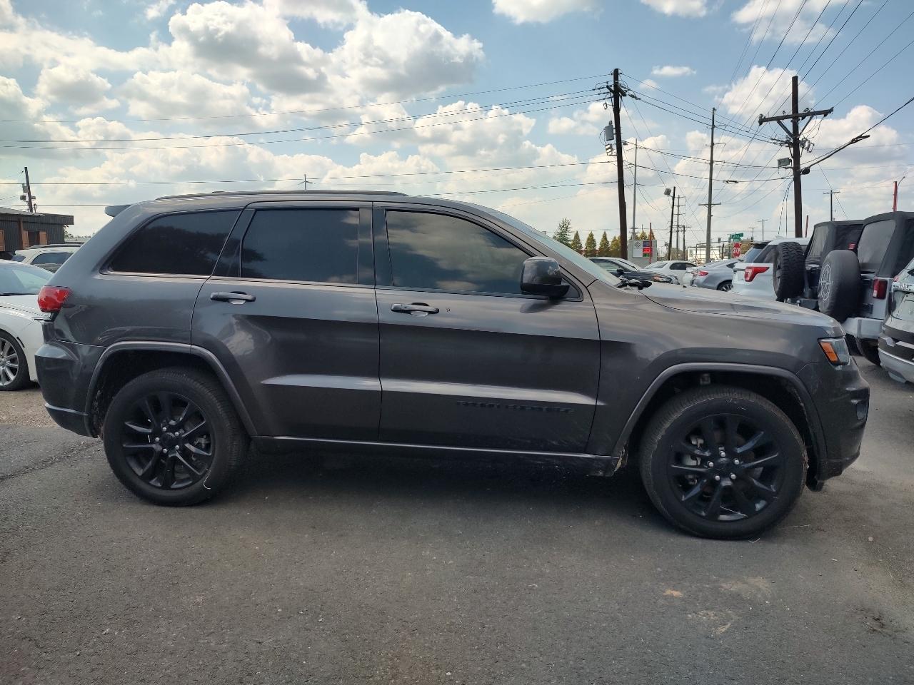 Jeep Grand Cherokee Laredo 2WD 2020