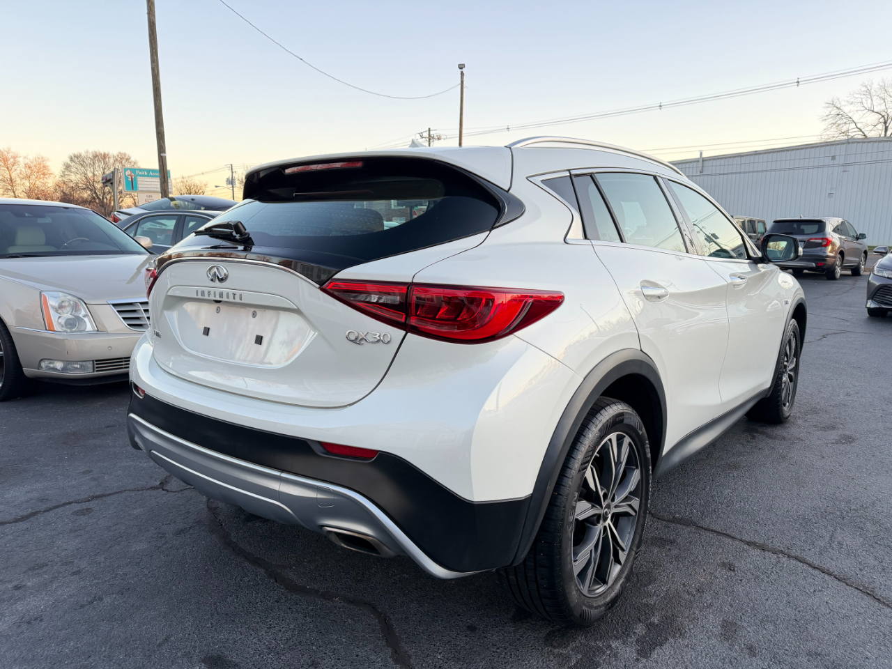 Infiniti QX30 Luxury AWD 2017