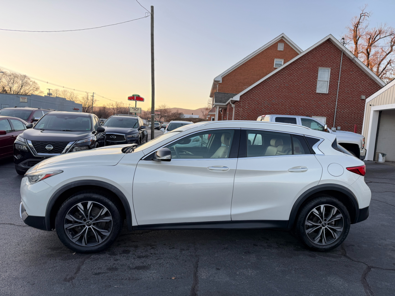 Infiniti QX30 Luxury AWD 2017