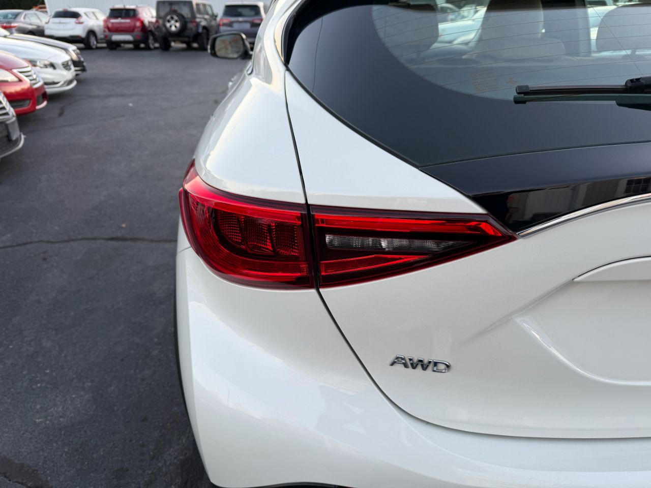 Infiniti QX30 Luxury AWD 2017