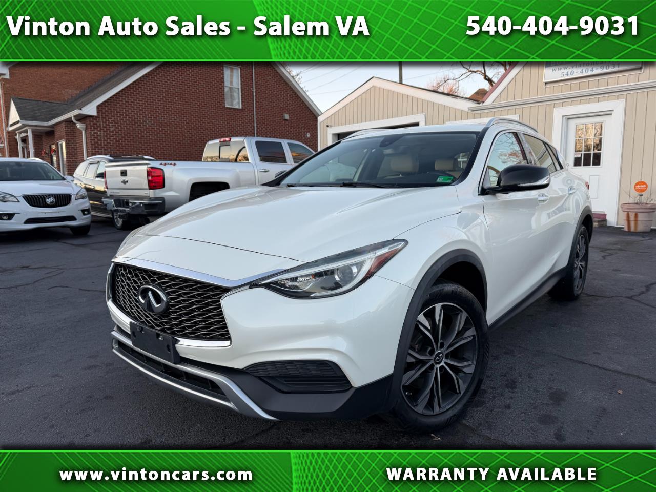 2017 INFINITI QX30 Luxury's photo