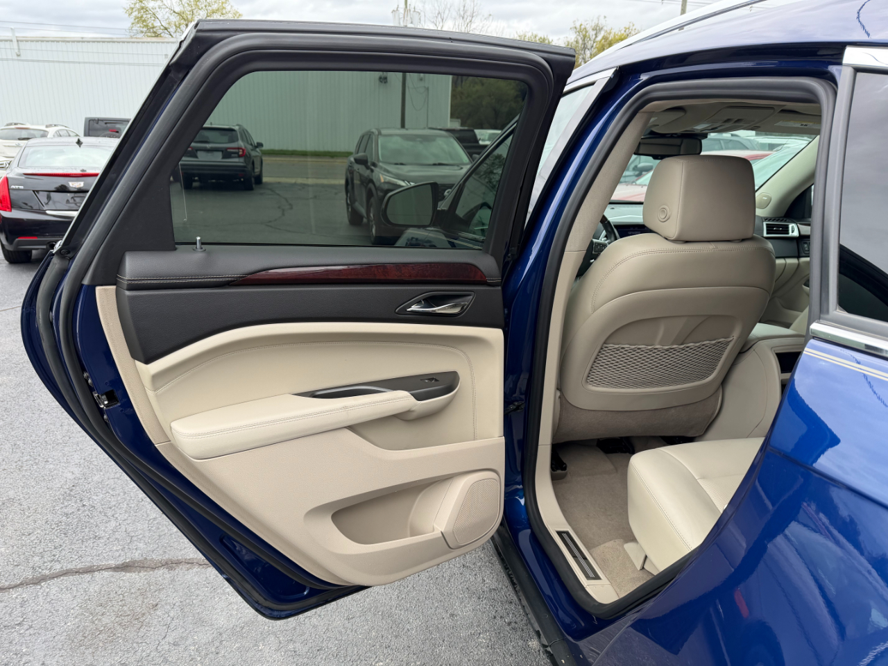 Cadillac SRX Luxury 4D SUV FWD 2012 Cadillac SRX Luxury 4D SUV FWD 2012