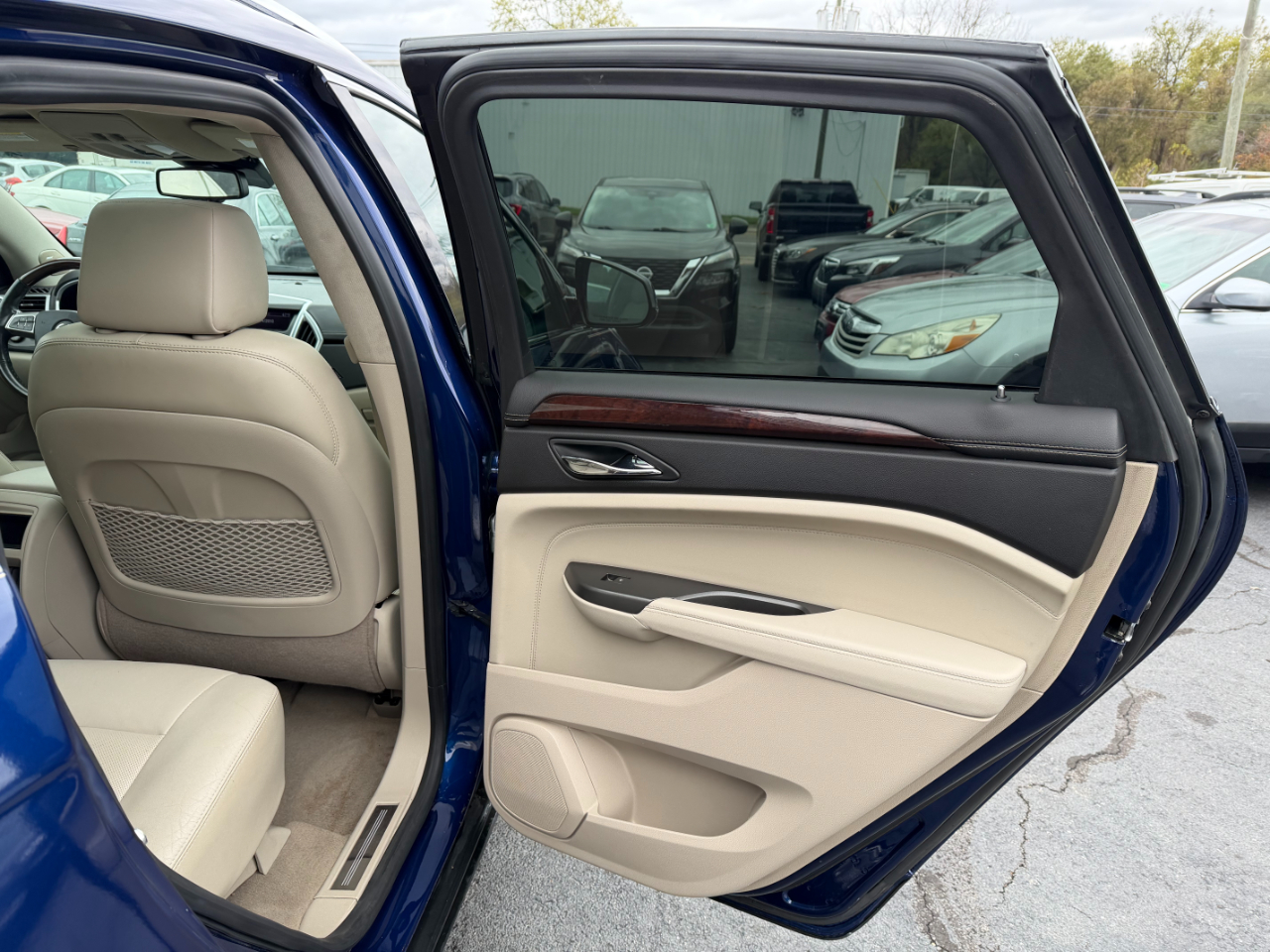 Cadillac SRX Luxury 4D SUV FWD 2012 Cadillac SRX Luxury 4D SUV FWD 2012