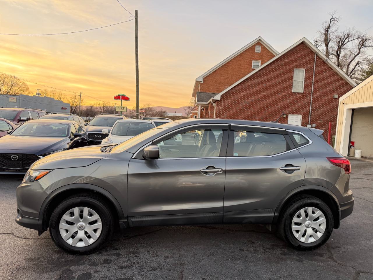 Nissan Rogue S 4D SUV FWD 2018