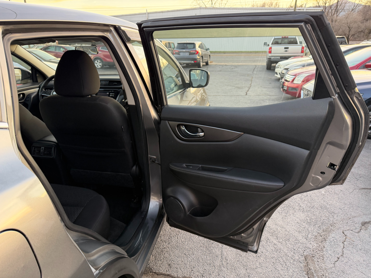 Nissan Rogue S 4D SUV FWD 2018