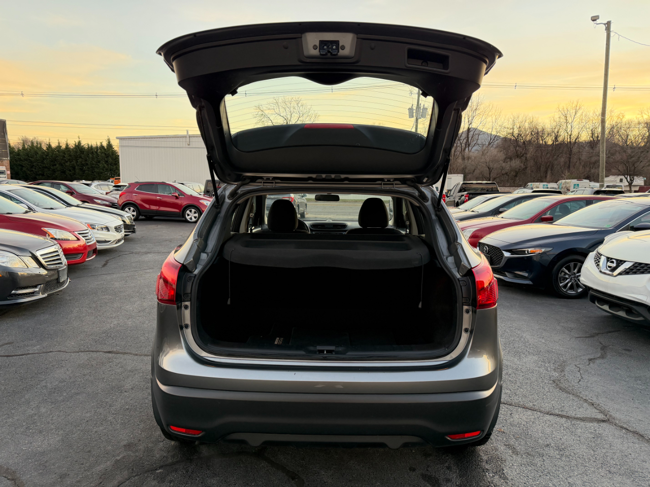 Nissan Rogue S 4D SUV FWD 2018