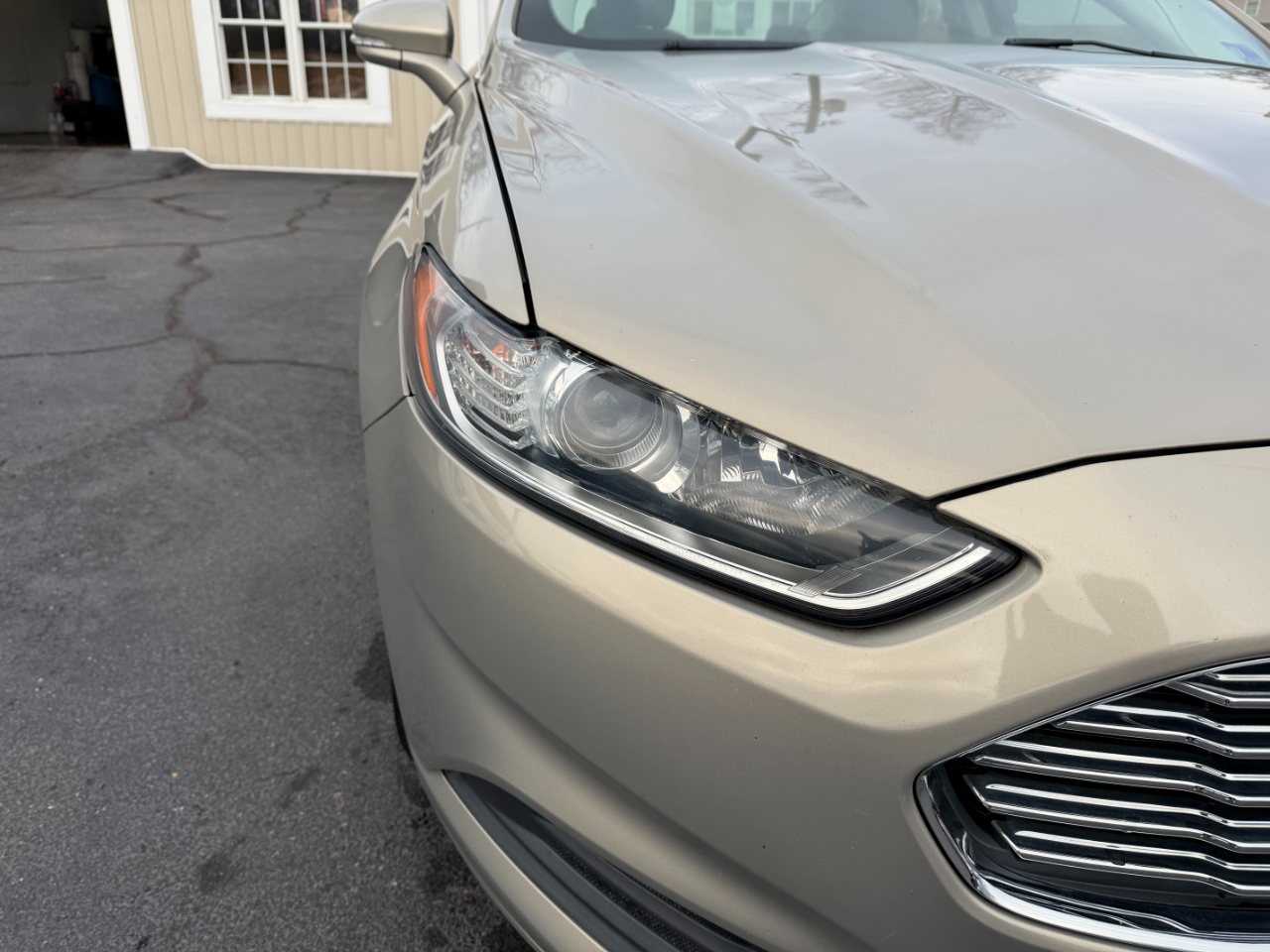 Ford Fusion SE 4D Sedan 2015